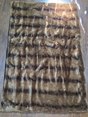 WORLD MARKET Luxury Plush Brown Black Faux Fur Cozy Reversible Blanket Throw